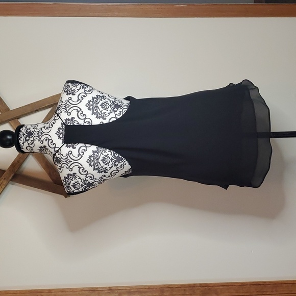 Francesca's Thin Straped Top NWT - Picture 6 of 7